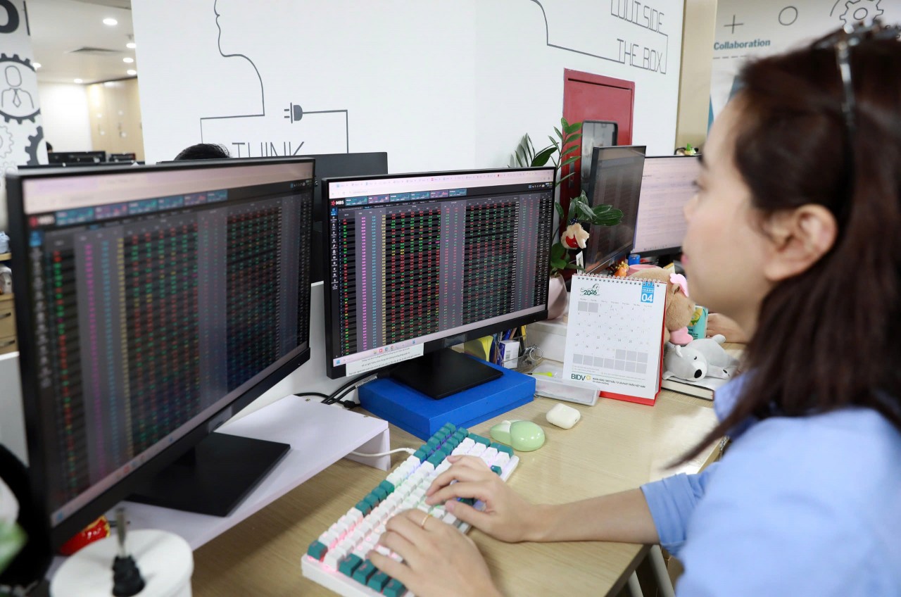 Chứng khoán ngày 21/4: Áp lực bán gia tăng, VN-Index điều chỉnh nhẹ sau nhịp tăng