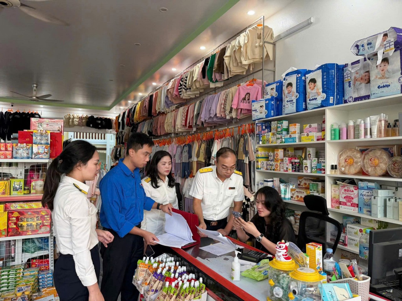 Bài cuối: Khó đảo chiều xu hướng thanh toán không dùng tiền mặt