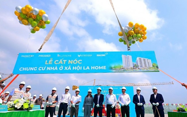 Hơn 400 căn hộ nhà ở xã hội tại cửa ngõ phía Tây cất nóc, giải bài toán an cư cho 1.200 người dân