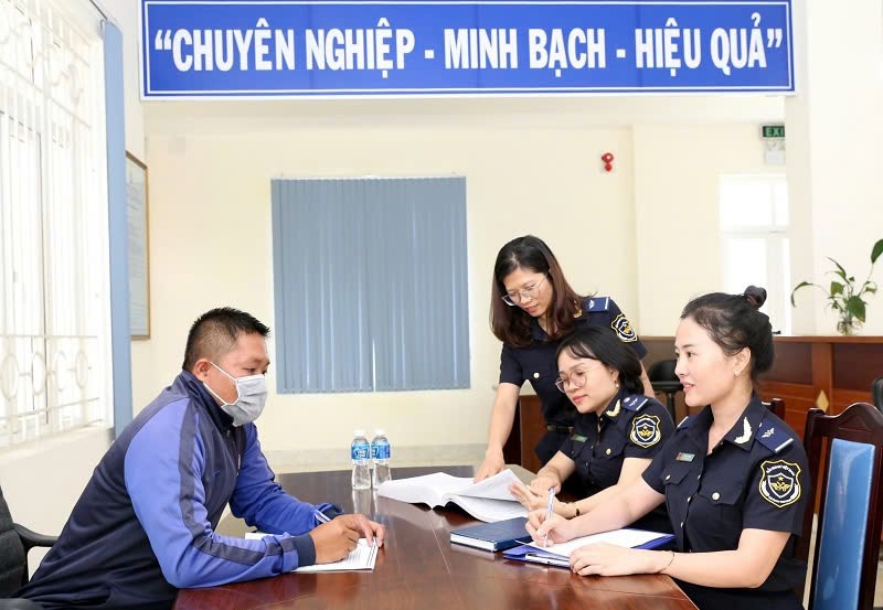 Chi cục Hải quan khu vực XIII: Kim ngạch xuất nhập khẩu tăng vọt nhờ mặt hàng năng lượng và nông sản