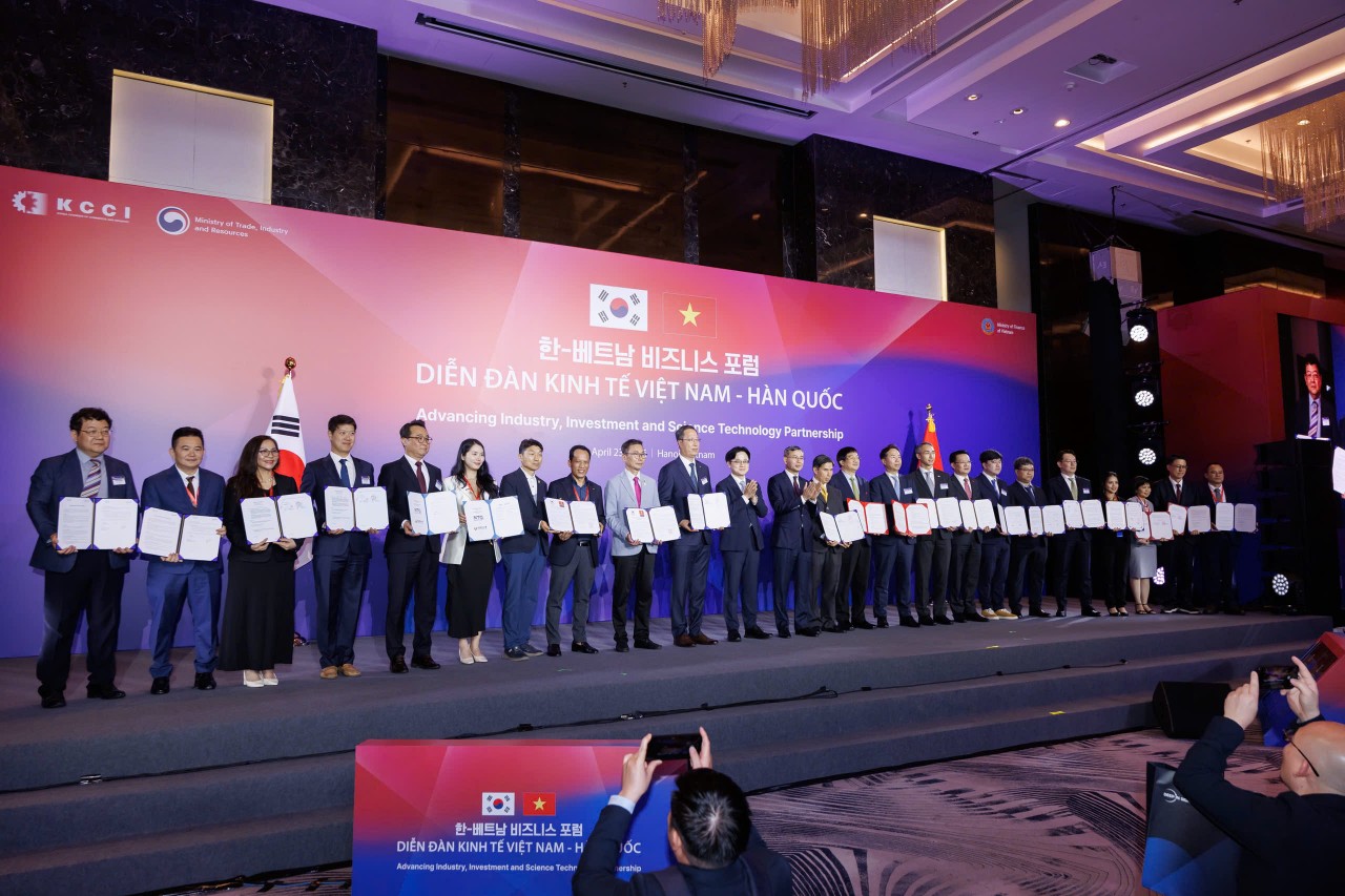 Trao 73 văn bản ký kết hợp tác tại Diễn đàn Kinh tế Việt Nam - Hàn Quốc
