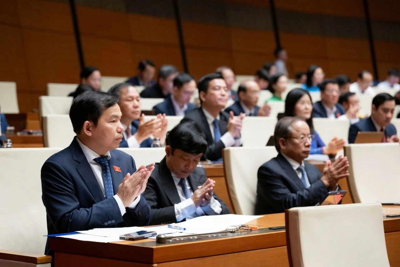 Kế hoạch tài chính 5 năm: Phấn đấu tổng thu 16,4 triệu tỷ đồng, tổng chi khoảng 21,2 triệu tỷ đồng Kế hoạch tài chính 5 năm: Phấn đấu tổng thu 16,4 triệu tỷ đồng, tổng chi khoảng 21,2 triệu tỷ đồng