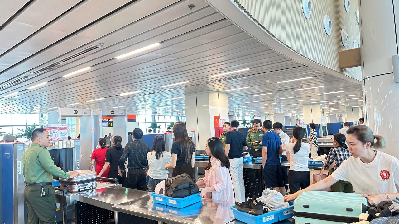 Dịp lễ 30/4 - 01/5, Tân Sơn Nhất khai thác 750 chuyến bay, phục vụ 125.000 khách mỗi ngày