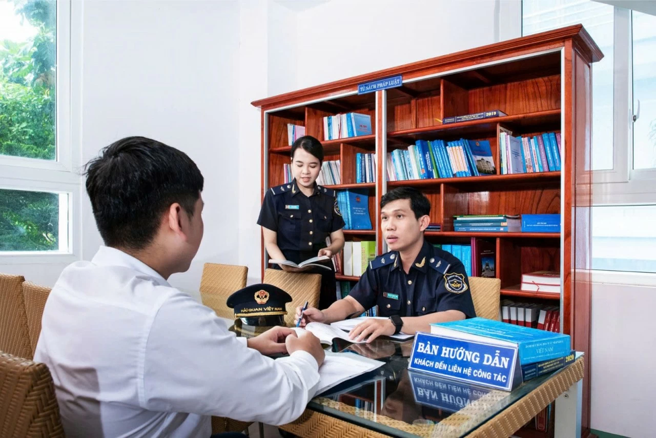 Hải quan khu vực XIII thu ngân sách tăng hơn 57% Hải quan khu vực XIII thu ngân sách tăng hơn 57%