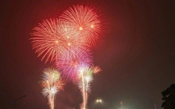 Hà Nội bắn pháo hoa trong chương trình “Âm vang Tổ quốc” tối 28/4