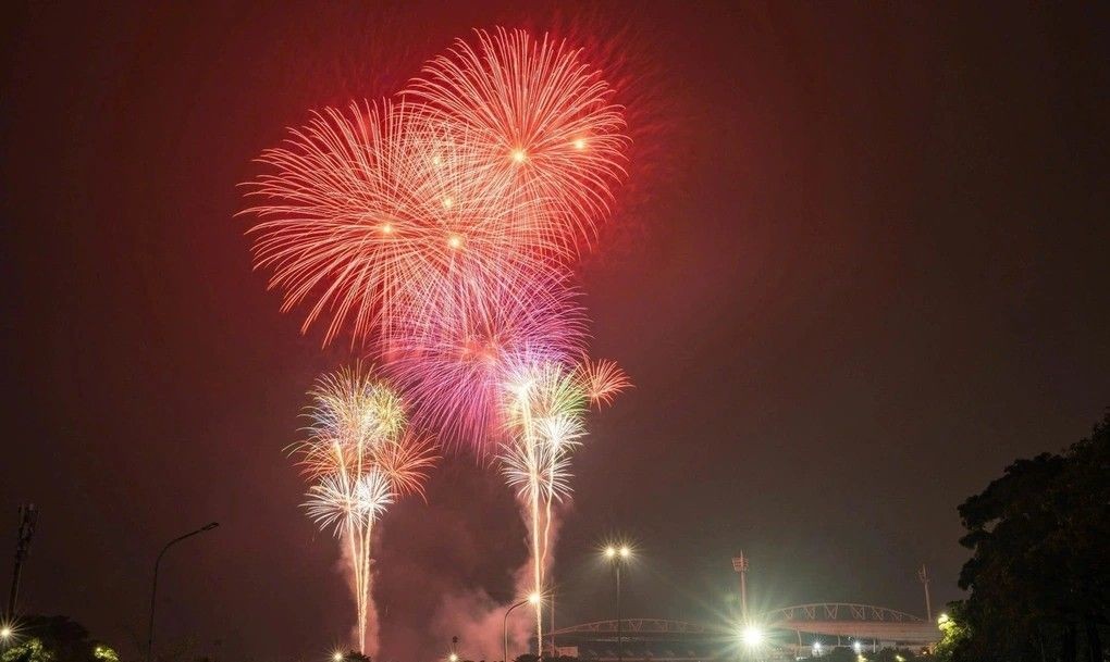 Hà Nội bắn pháo hoa trong chương trình “Âm vang Tổ quốc” tối 28/4