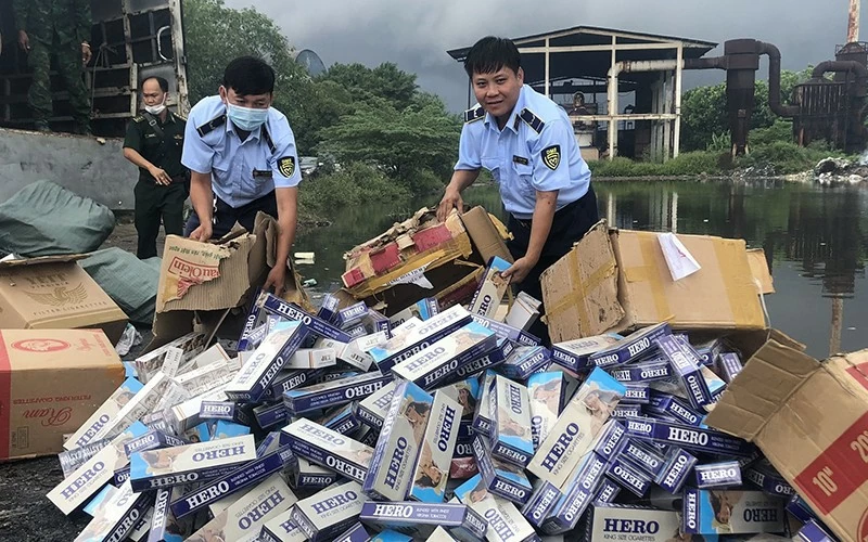 Tăng mạnh chế tài xử phạt buôn lậu thuốc lá, chống thất thu ngân sách Tăng mạnh chế tài xử phạt buôn lậu thuốc lá để chống thất thu ngân sách