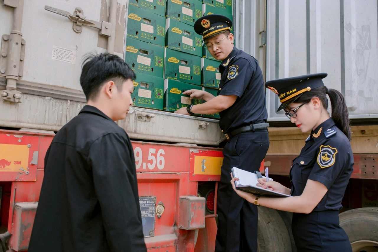 Thu ngân sách Hải quan khu vực XIV chạm mốc hơn 50% kế hoạch sau 4 tháng Thu ngân sách Hải quan khu vực XIV chạm mốc hơn 50% kế hoạch sau 4 tháng