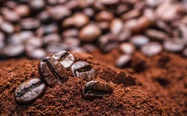 Ngày 26/4: Giá cà phê bất ngờ giảm mạnh, hồ tiêu neo cao ở mức 142.000 đồng/kg