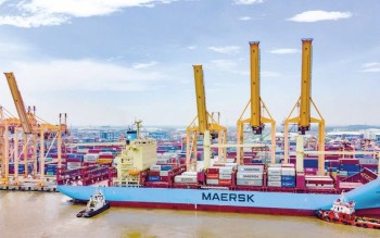 Giữa bất định toàn cầu, triển vọng kinh tế Việt Nam vẫn sáng
