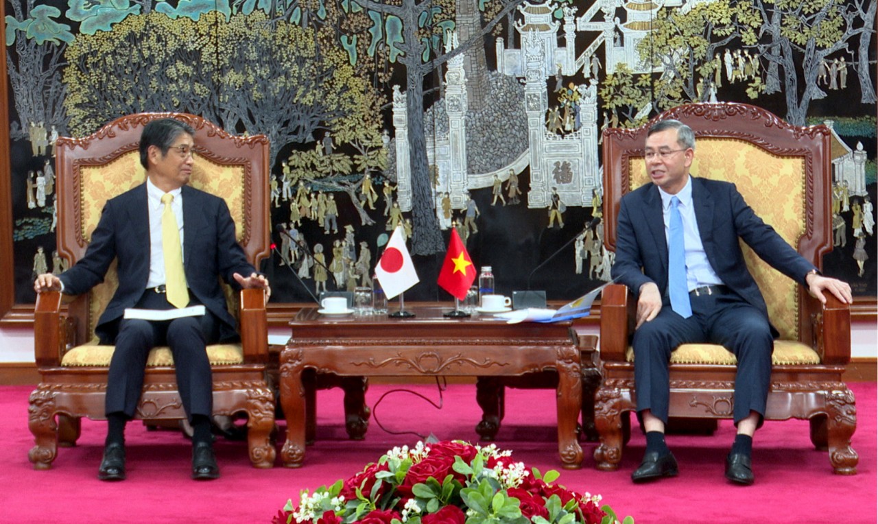 Bộ trưởng Bộ Tài chính Ngô Văn Tuấn tiếp Đại sứ Nhật Bản tại Việt Nam Ito Naoki