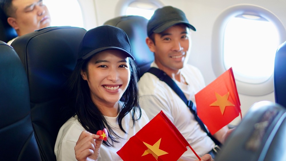 Bay giữa sắc đỏ tự hào, Vietjet chào mừng đại lễ 30/4