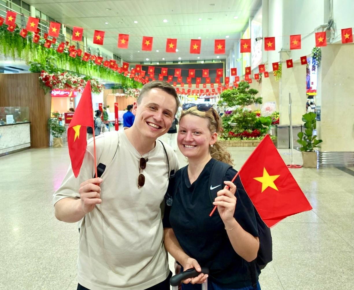 Bay giữa sắc đỏ tự hào, Vietjet chào mừng đại lễ 30/4