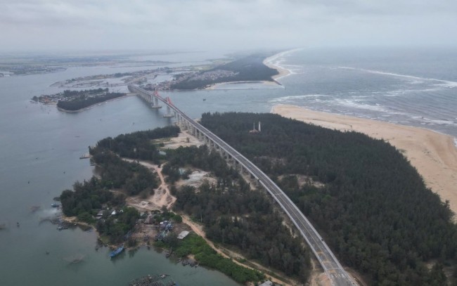 Huế thông xe cầu vượt biển Thuận An, tiếp tục mở rộng đầu tư tiện ích