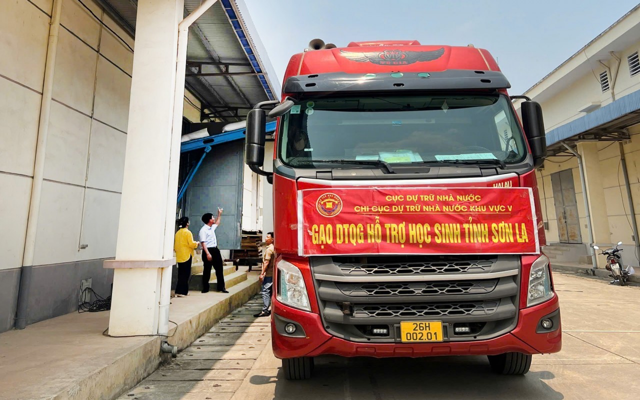 Chi cục Dự trữ Nhà nước khu vực V hoàn thành trước hạn xuất cấp hơn 8.700 tấn gạo hỗ trợ học sinh 3 tỉnh miền núi phía Bắc