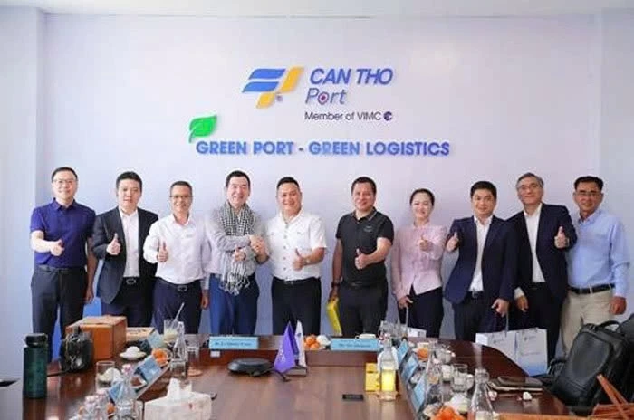 Cảng Cần Thơ: Dấu ấn năm 2025 - nền tảng bứt phá cho giai đoạn phát triển xanh và số hóa Cảng Cần Thơ: Dấu ấn năm 2025 - nền tảng bứt phá cho giai đoạn phát triển xanh và số hóa