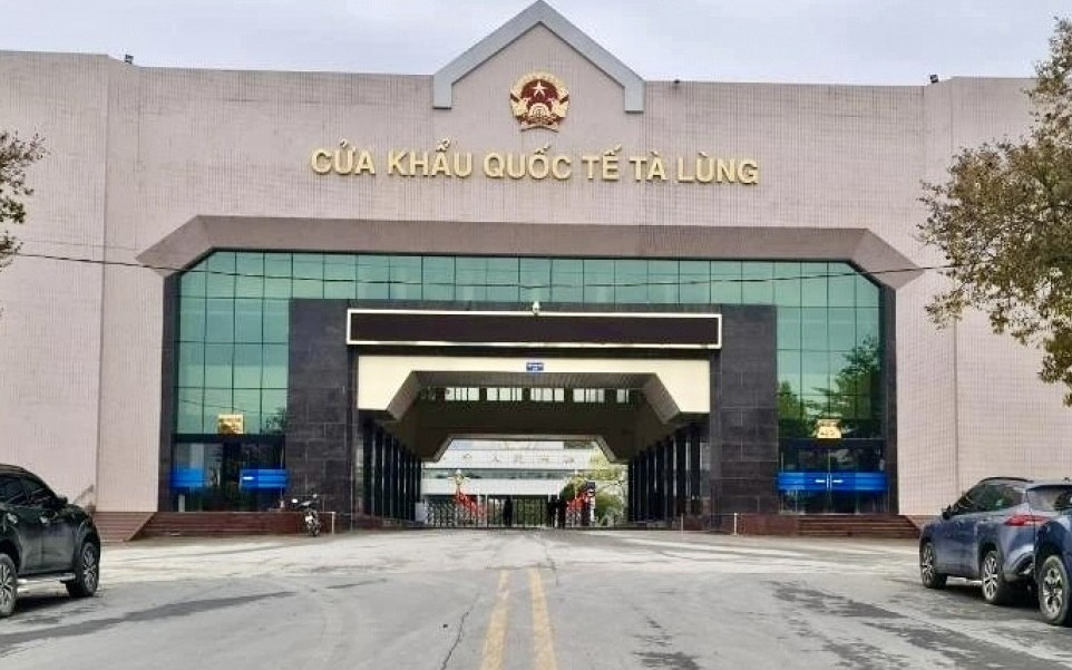 Cao Bằng: Hải quan chủ trì bắt giữ 12,2 kg pháo nổ tại cửa khẩu Tà Lùng