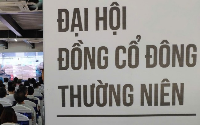 Ngân hàng hạ mục tiêu tăng lợi nhuận xuống 13,5%, tín dụng bị “ghìm” bởi tốc độ huy động vốn
