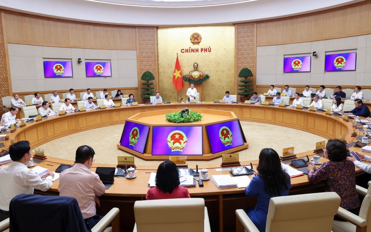 Thủ tướng Lê Minh Hưng chủ trì phiên họp thường kỳ đầu tiên của Chính phủ khóa XVI