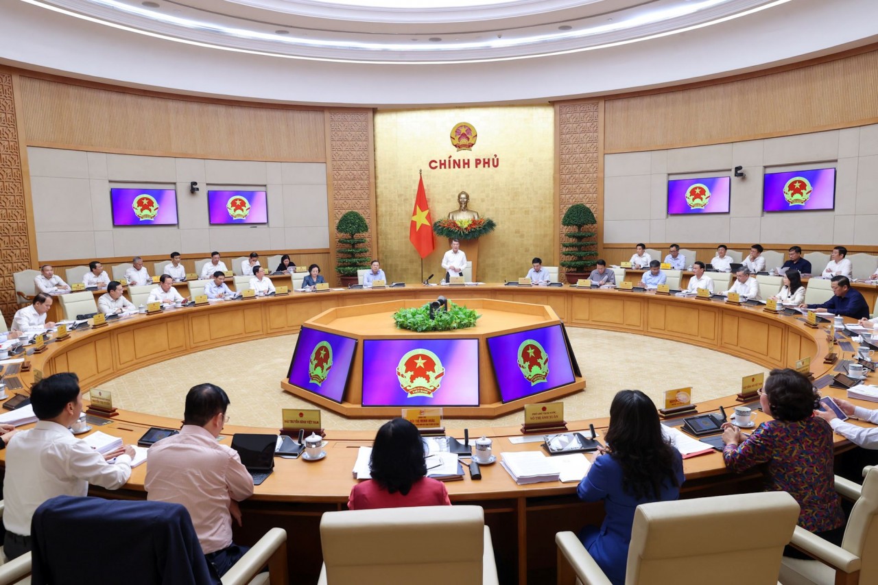 Thủ tướng Lê Minh Hưng chủ trì phiên họp thường kỳ đầu tiên của Chính phủ khóa XVI