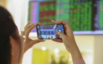 Chứng khoán ngày 5/5: VN-Index bật tăng mạnh, thị trường vẫn “xanh vỏ, đỏ lòng”