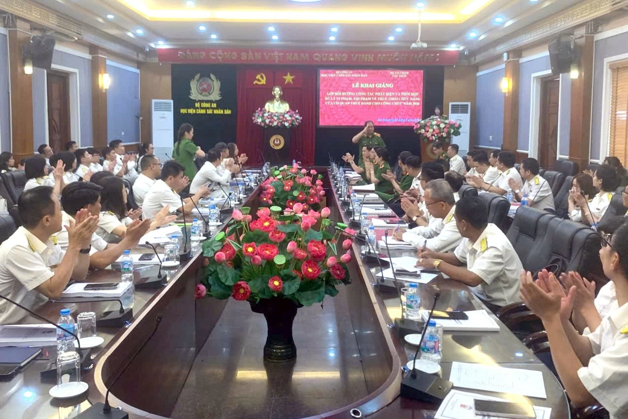 Nâng cao năng lực chuyên môn cho cán bộ, công chức thuế chặn hành vi gian lận, trốn thuế, mua bán hóa đơn Nâng cao năng lực chuyên môn cho cán bộ, công chức thuế chặn hành vi gian lận, trốn thuế, mua bán hóa đơn