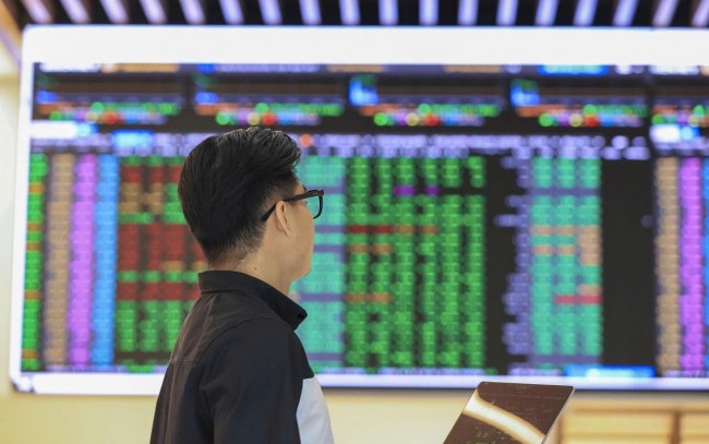 Chứng khoán ngày 6/5: Cổ phiếu chứng khoán khởi sắc, VN-Index áp sát mốc 1.900 điểm