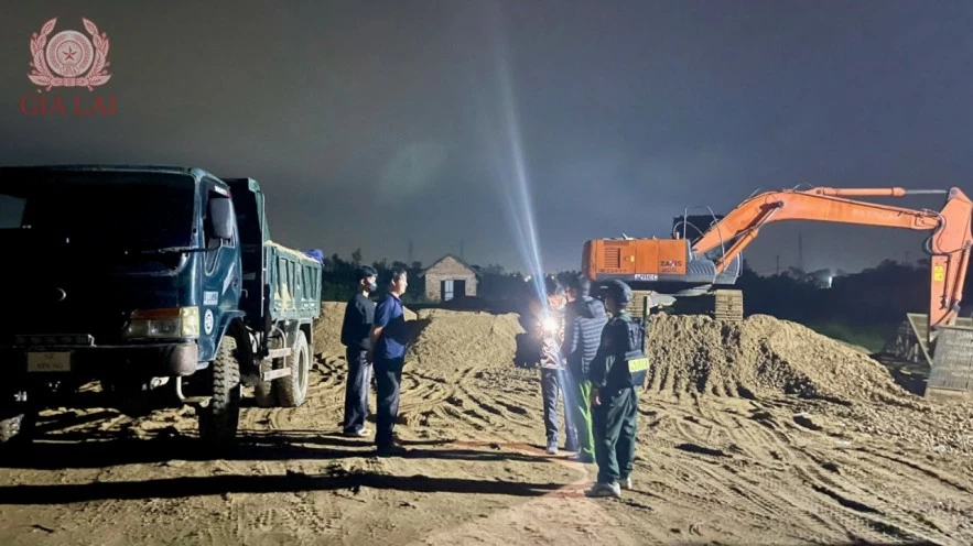 đấu tranh triệt xóa đường dây khai thác cát trái phép trên sông Kôn. Nguồn: Công an tỉnh Gia Lai.