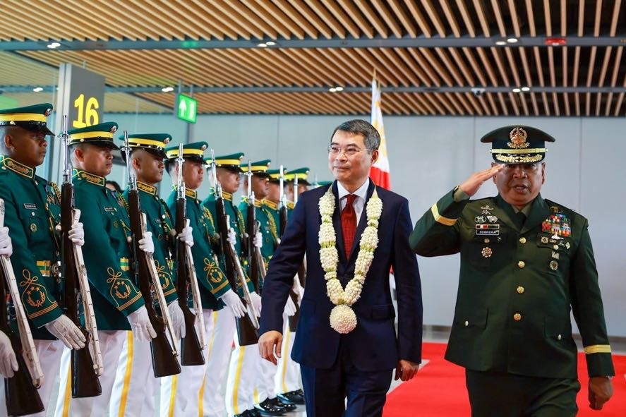 Thủ tướng Lê Minh Hưng tới Philippines tham dự Hội nghị Cấp cao ASEAN 48