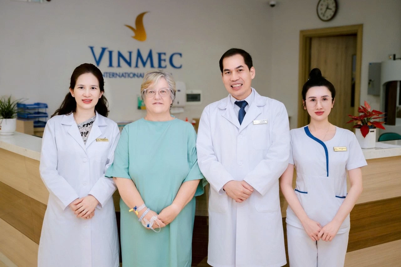 Cứu sống bệnh nhân người Anh có dạ dày “lạc chỗ” lên lồng ngực Cứu sống bệnh nhân người Anh có dạ dày “lạc chỗ” lên lồng ngực