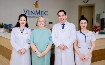 Cứu sống bệnh nhân người Anh có dạ dày “lạc chỗ” lên lồng ngực
