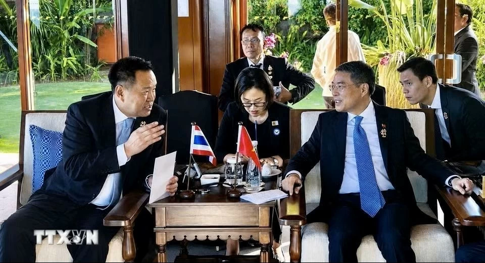 Thủ tướng Chính phủ Lê Minh Hưng gặp Lãnh đạo các nước Singapore, Thái Lan, Indonesia tại Hội nghị Cấp cao ASEAN lần thứ 48 Thủ tướng Chính phủ Lê Minh Hưng gặp Lãnh đạo các nước Singapore, Thái Lan, Indonesia tại Hội nghị Cấp cao ASEAN lần thứ 48