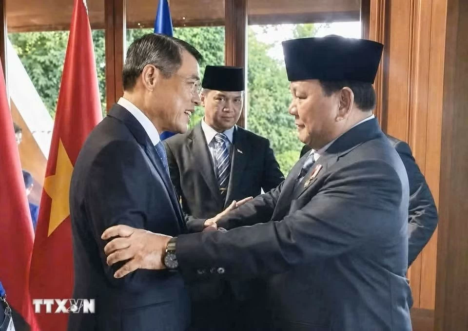 Thủ tướng Chính phủ Lê Minh Hưng gặp Lãnh đạo các nước Singapore, Thái Lan, Indonesia tại Hội nghị Cấp cao ASEAN lần thứ 48 Thủ tướng Chính phủ Lê Minh Hưng gặp Lãnh đạo các nước Singapore, Thái Lan, Indonesia tại Hội nghị Cấp cao ASEAN lần thứ 48