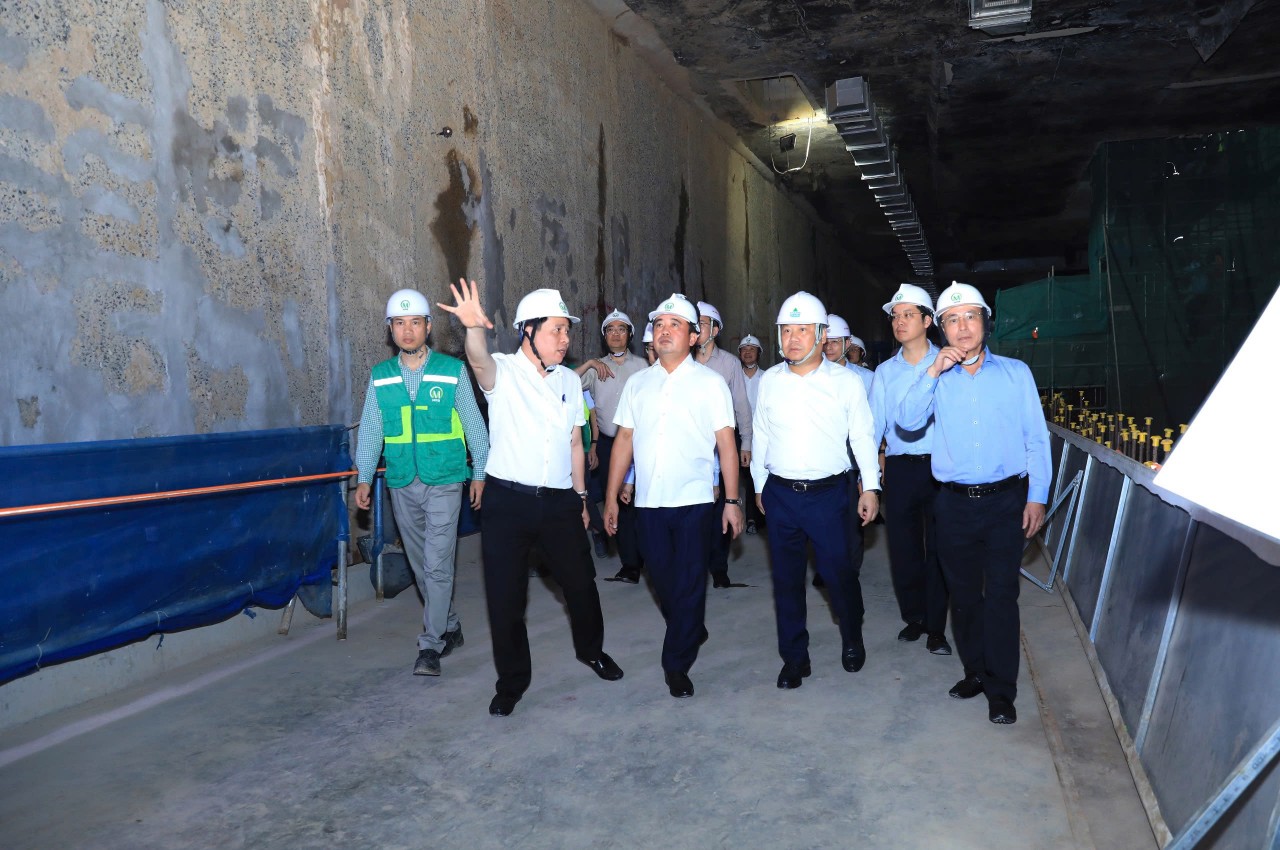 Lãnh đạo Hà Nội kiểm tra thực địa công tác vận hành Metro Nhổn - Ga Hà Nội, đôn đốc tiến độ ga ngầm S12