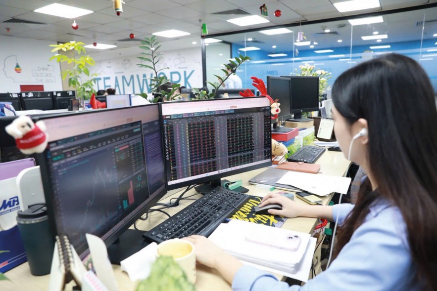 VN-Index ở vùng đỉnh mới, dòng tiền bước vào giai đoạn “khó tính”