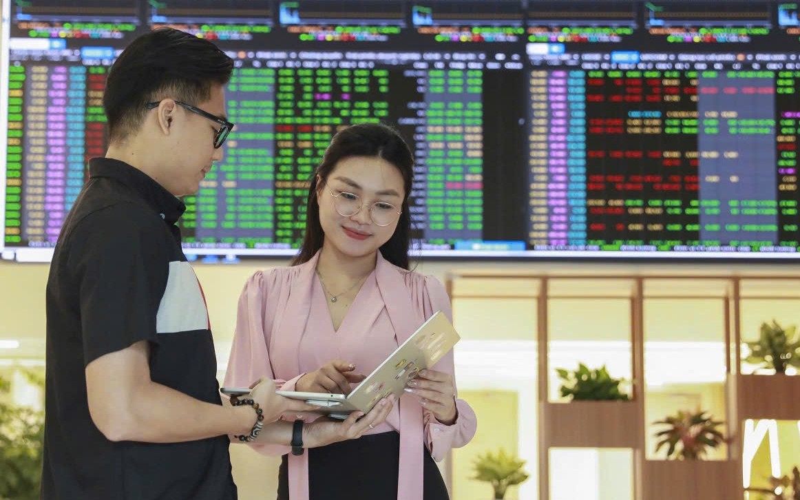 Chứng khoán ngày 12/5: Bluechip giúp VN-Index lấy lại mốc 1.900 điểm