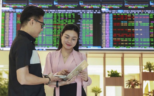 Chứng khoán ngày 12/5: Bluechip giúp VN-Index lấy lại mốc 1.900 điểm
