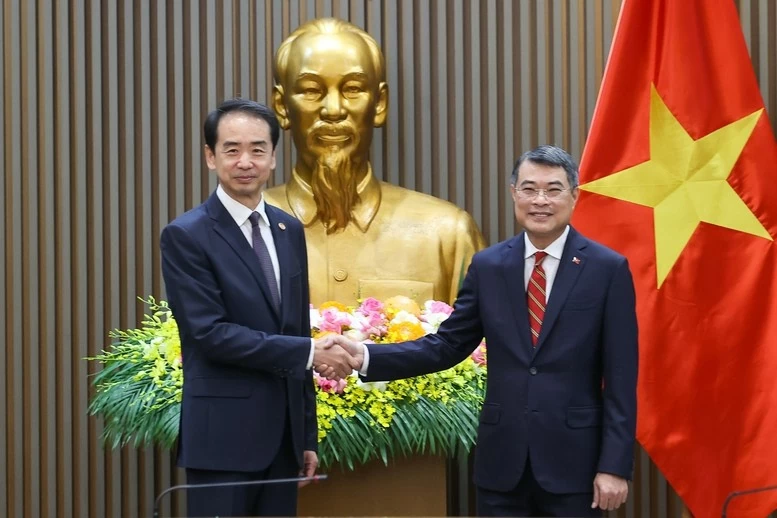 Mong muốn Việt Nam và Trung Quốc thúc đẩy thương mại song phương phát triển cân bằng, lành mạnh, bền vững Mong muốn Việt Nam và Trung Quốc thúc đẩy thương mại song phương phát triển cân bằng, lành mạnh, bền vững