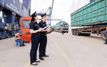 Hải quan thông quan hàng hóa vượt 345 tỷ USD, thu ngân sách tăng hơn 16%