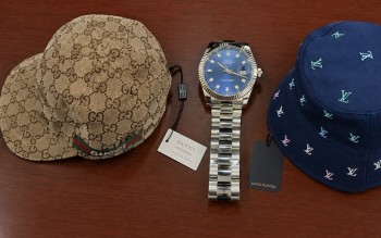 Hải quan phát hiện 5.090 sản phẩm giả mạo Gucci, Chanel, Louis Vuitton trong container quá cảnh