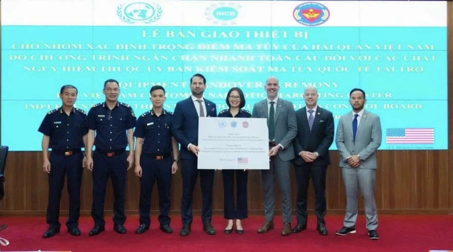 Hải quan Việt Nam bắt tay Ủy ban Kiểm soát ma túy quốc tế lập “trung tâm” truy vết ma túy xuyên biên giới Hải quan Việt Nam bắt tay Ủy ban Kiểm soát ma túy quốc tế lập “trung tâm” truy vết ma túy xuyên biên giới
