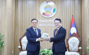 Thứ trưởng Trần Quốc Phương tiếp kiến Phó Thủ tướng Lào San-ti-phạp Phôm-vi-hẳn