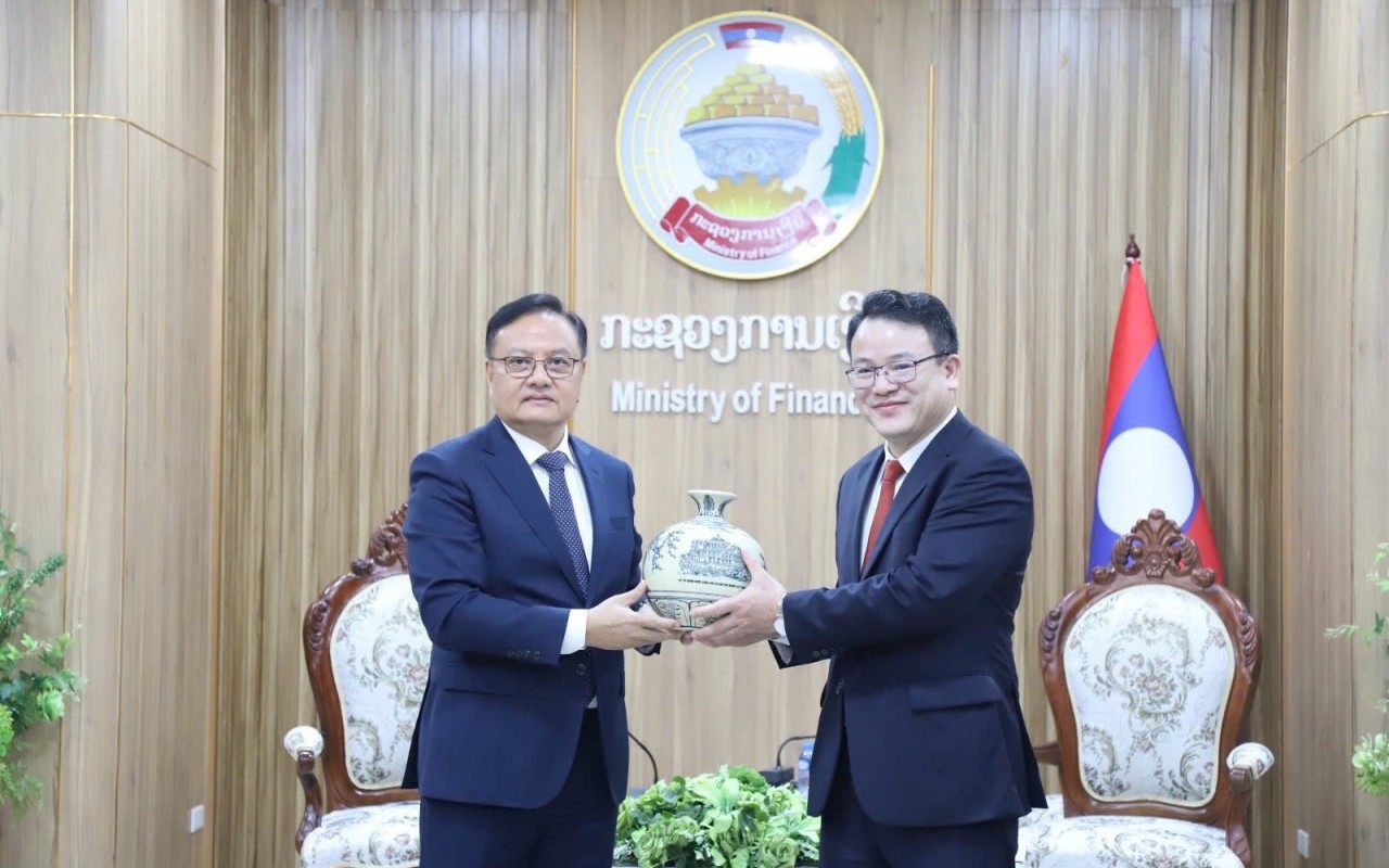 Thứ trưởng Trần Quốc Phương tiếp kiến Phó Thủ tướng Lào San-ti-phạp Phôm-vi-hẳn