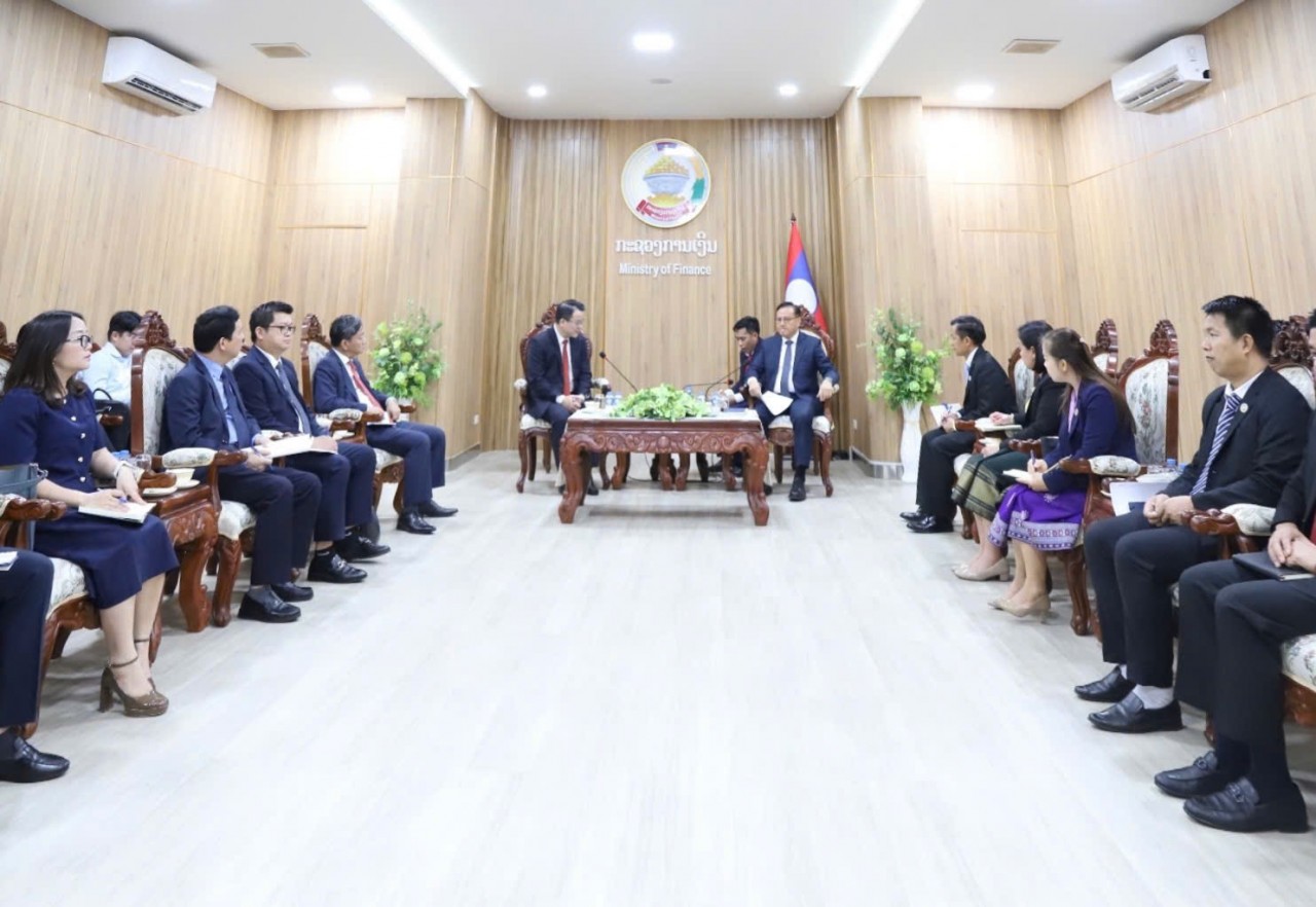 Thứ trưởng Trần Quốc Phương tiếp kiến Phó Thủ tướng Lào San-ti-phạp Phôm-vi-hẳn Thứ trưởng Trần Quốc Phương tiếp kiến Phó Thủ tướng Lào San-ti-phạp Phôm-vi-hẳn