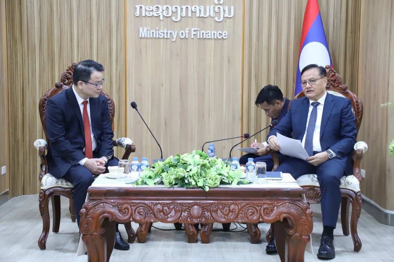 Thứ trưởng Trần Quốc Phương tiếp kiến Phó Thủ tướng Lào San-ti-phạp Phôm-vi-hẳn Thứ trưởng Trần Quốc Phương tiếp kiến Phó Thủ tướng Lào San-ti-phạp Phôm-vi-hẳn