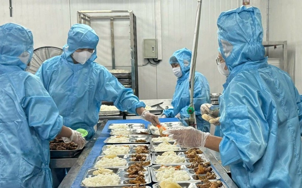Hà Nội siết giám sát suất ăn sẵn, xử lý nghiêm vi phạm an toàn thực phẩm
