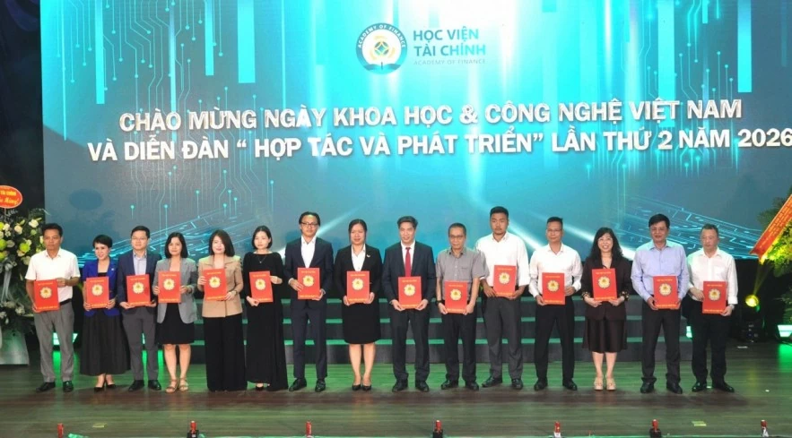 Học viện Tài chính công bố nhận diện thương hiệu mới và chào mừng ngày Khoa học công nghệ Việt Nam Thứ trưởng Cao Anh Tuấn: Học viện Tài chính cần tiếp tục khẳng định vị thế trung tâm đào tạo nguồn nhân lực tài chính chất lượng cao hàng đầu đất nước