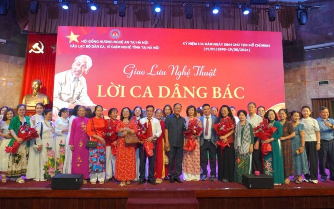 Kính dâng Bác Hồ tiếng hát quê hương