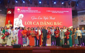 Kính dâng Bác Hồ tiếng hát quê hương