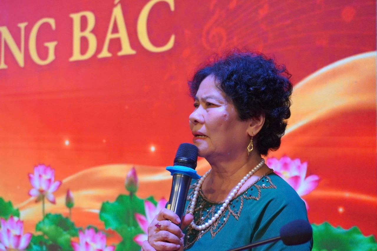 Kính dâng Bác Hồ tiếng hát quê hương Kính dâng Bác Hồ tiếng hát quê hương
